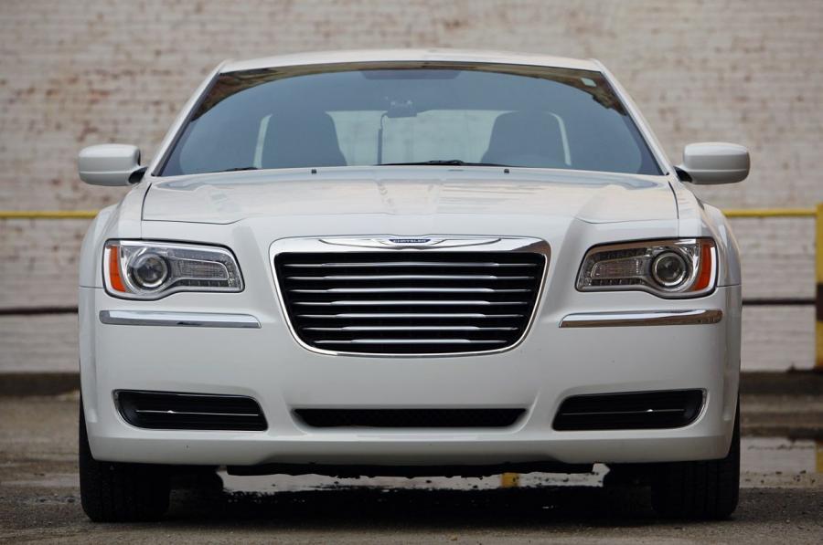  Chrysler 300C 2011 года  (фото 44 из 83)